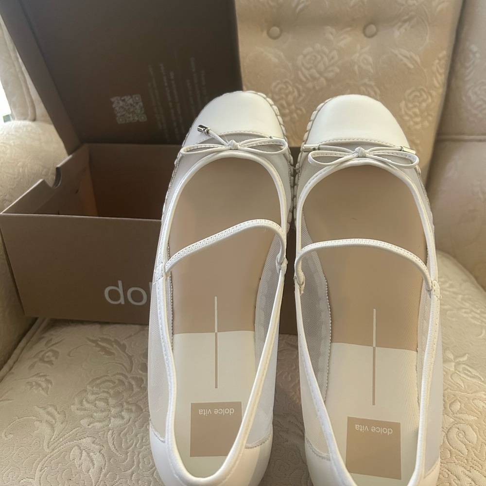 Dolce Vita Women's Cream Flats with Bow Detail